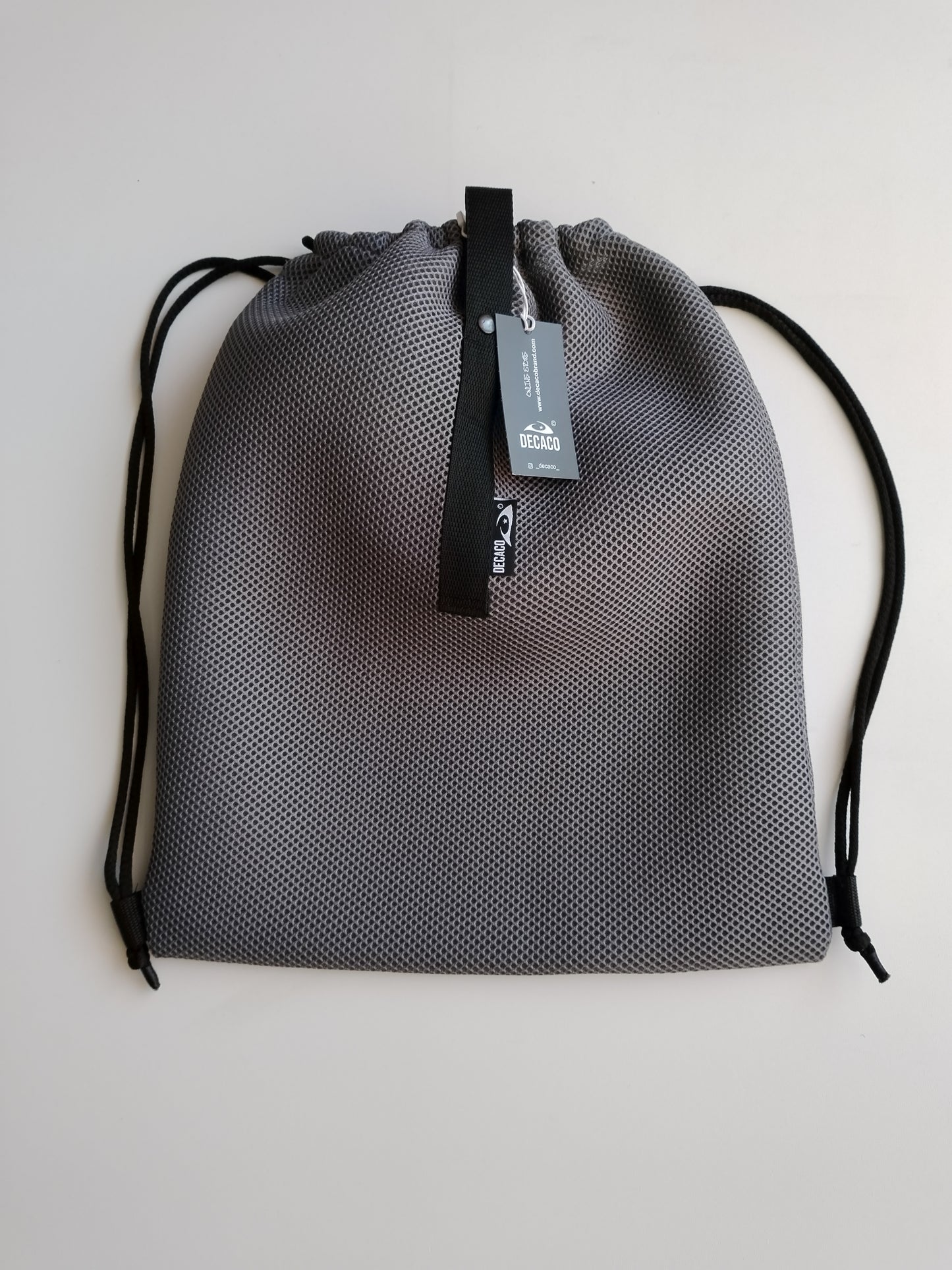 Mochila de cuerdas color gris claro