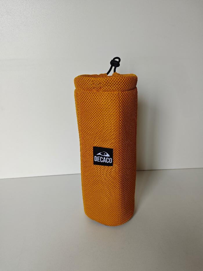 ¡Añade un toque de color a tus aventuras con nuestra funda para botella!

Nuestra funda de malla 3D no solo protege tu botella, sino que también es un accesorio de moda. Con su diseño moderno y colores vibrantes, es el complemento perfecto para cualquier estilo de vida activo.