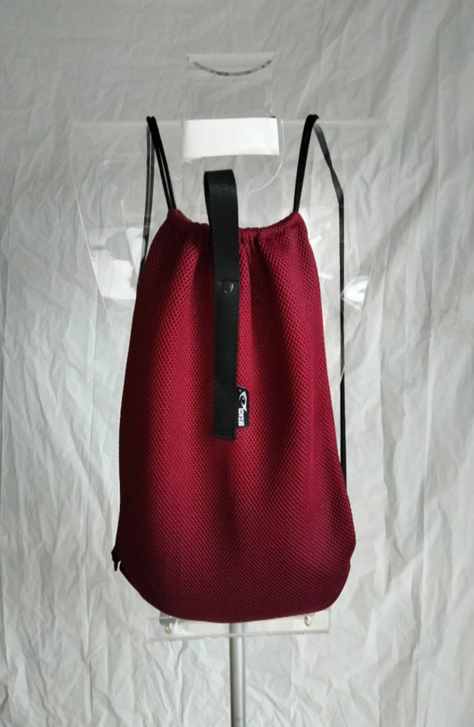 Mochila de malla, rojo vino, gimnasio, actividades al aire libre, ligera, transpirable.